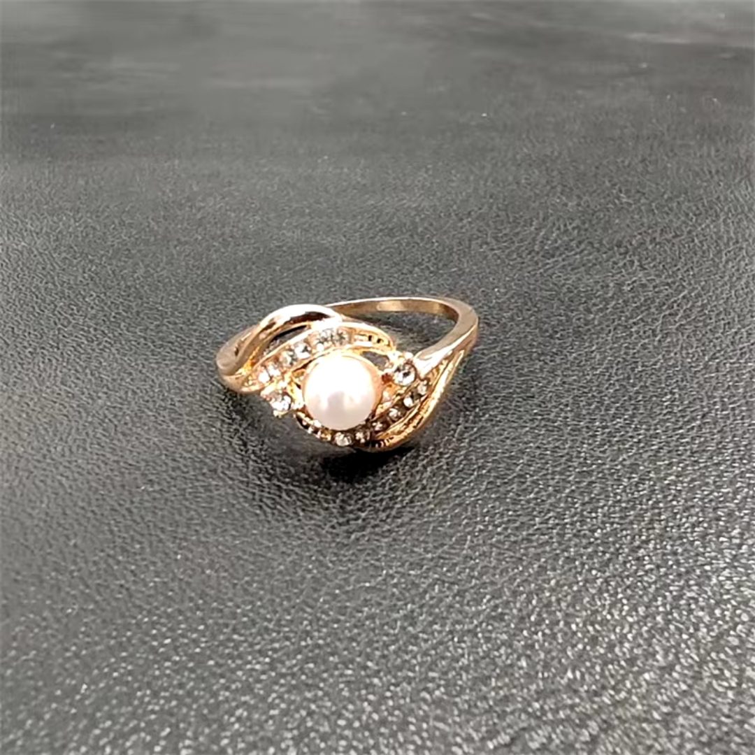 Lustrous and Brilliant Gold Ring | Gold