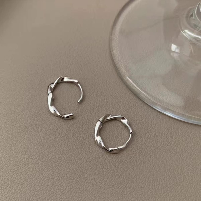 Twisted Hoop Earrings – Liora