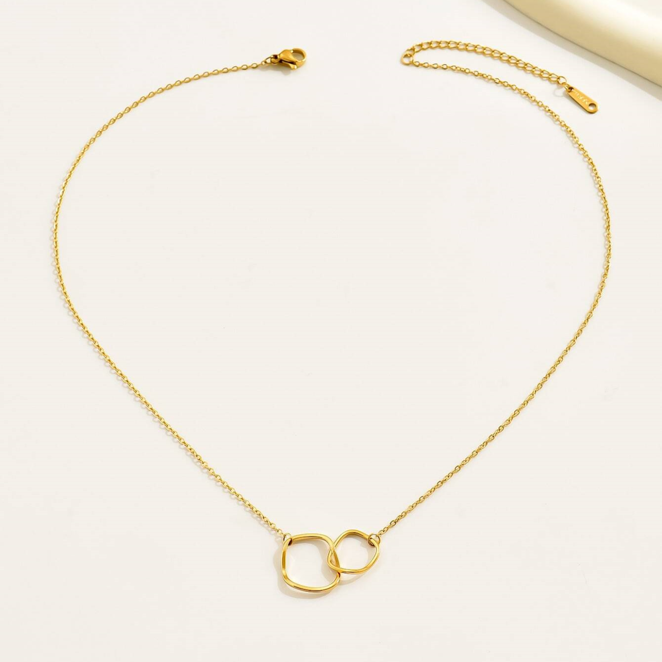 Double loop necklace - Interlocking pendant necklace