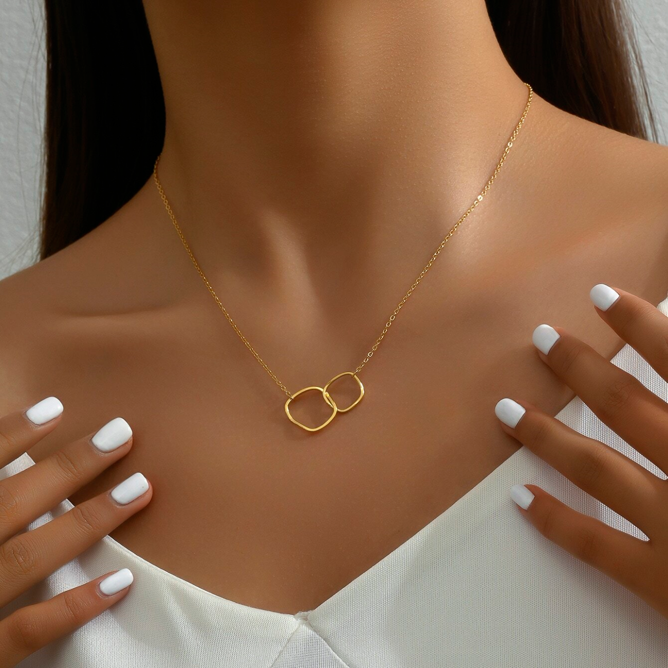 Double loop necklace - Interlocking pendant necklace