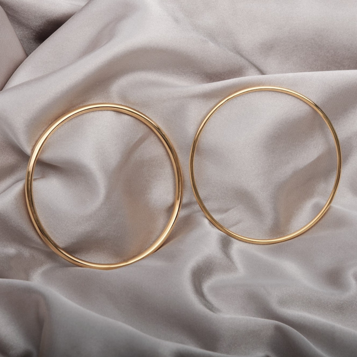 Classic bangle - slide-on gold bracelet