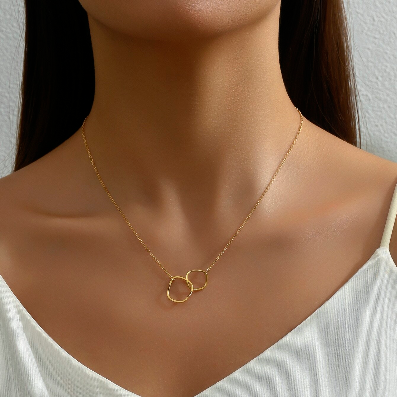 Double loop necklace - Interlocking pendant necklace