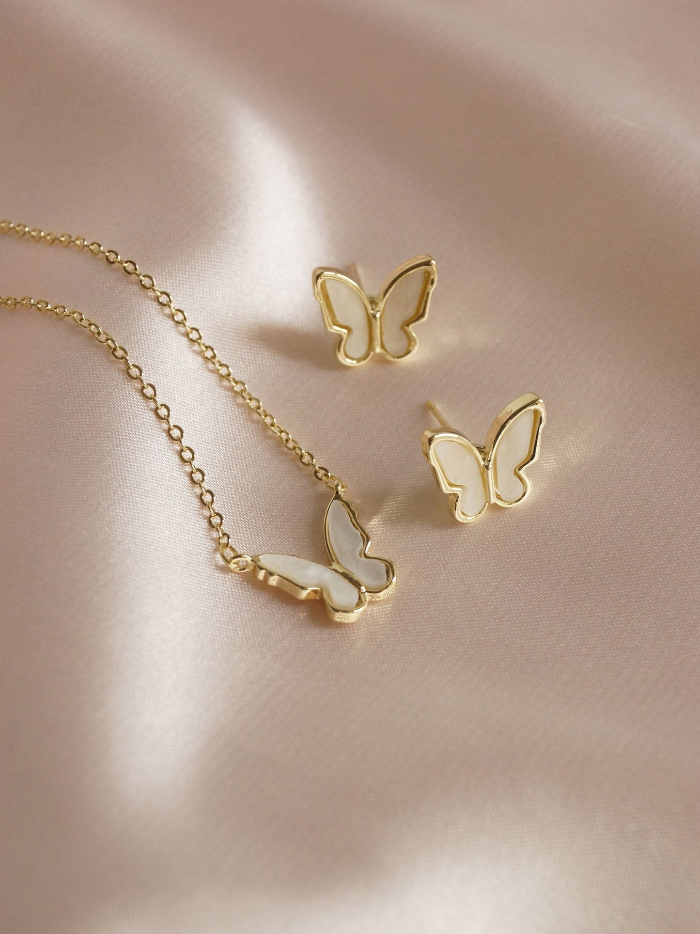 Beabell - Butterfly pearl necklace