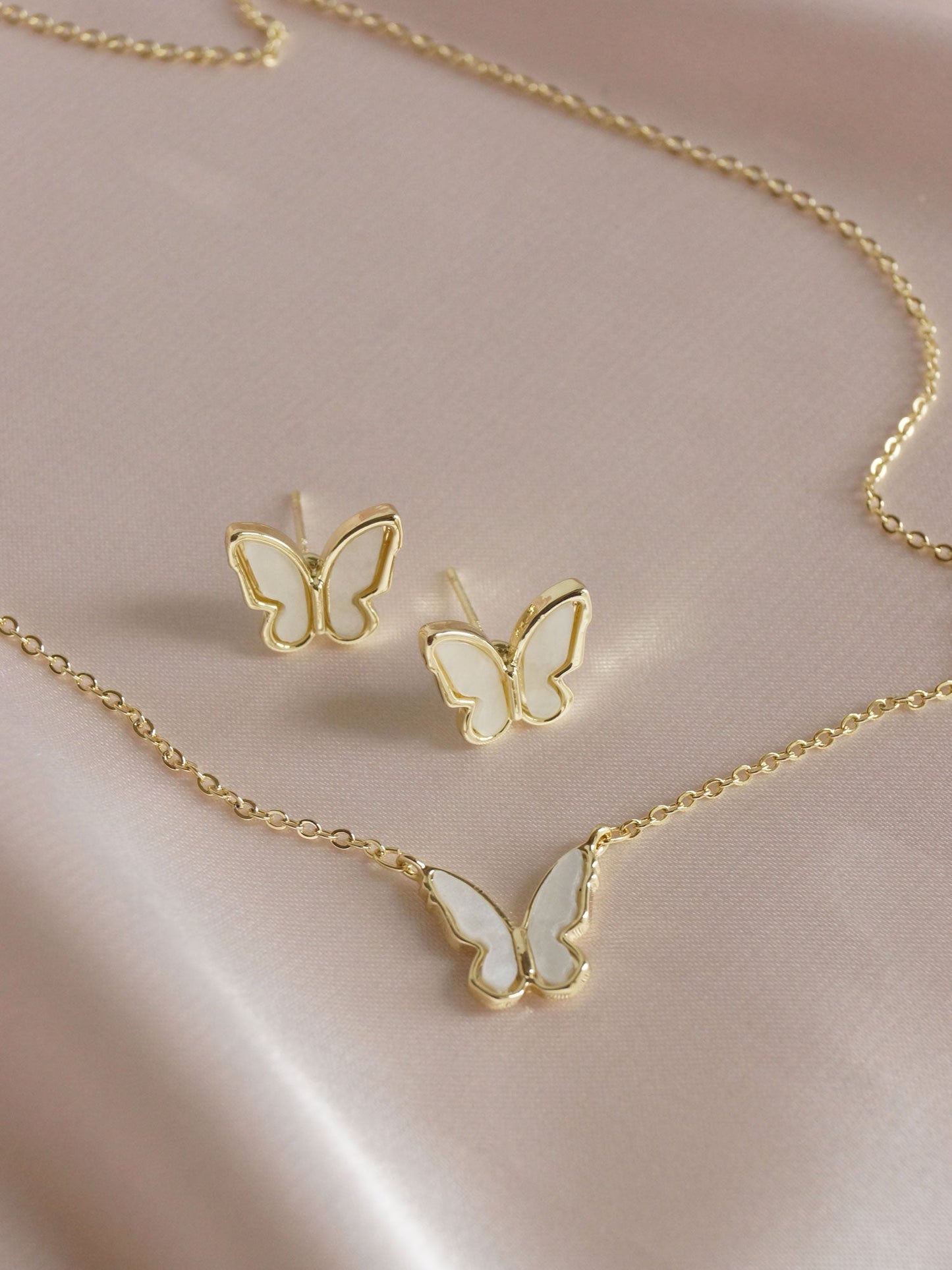 Beabell - Butterfly pearl necklace