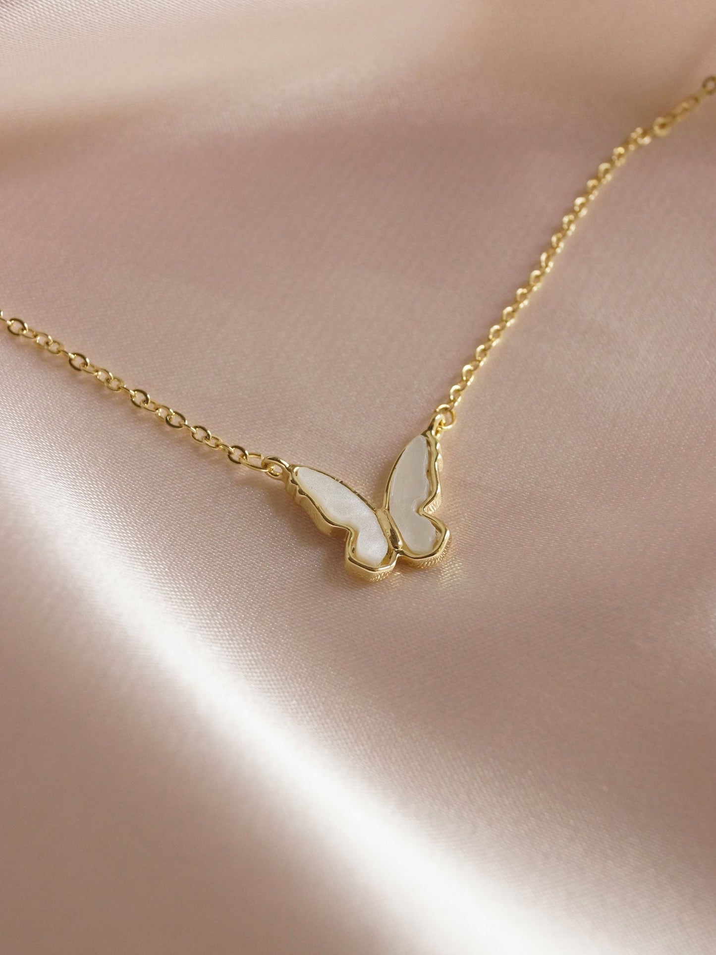 Beabell - Butterfly pearl necklace