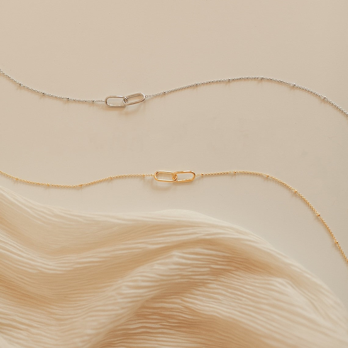 Linked pendant necklace - Connection necklace