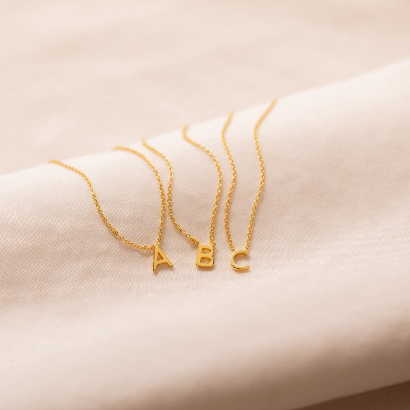 Dainty necklace with initials - Stylish necklace with letters