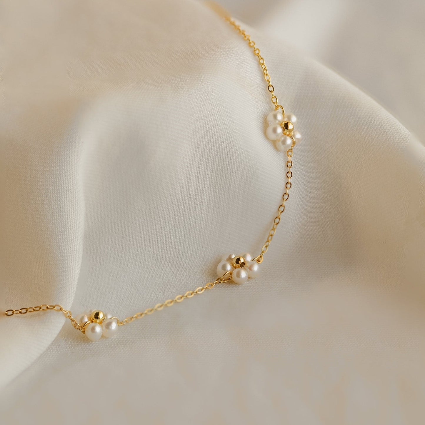Pearl daisy necklace - pearl flowers