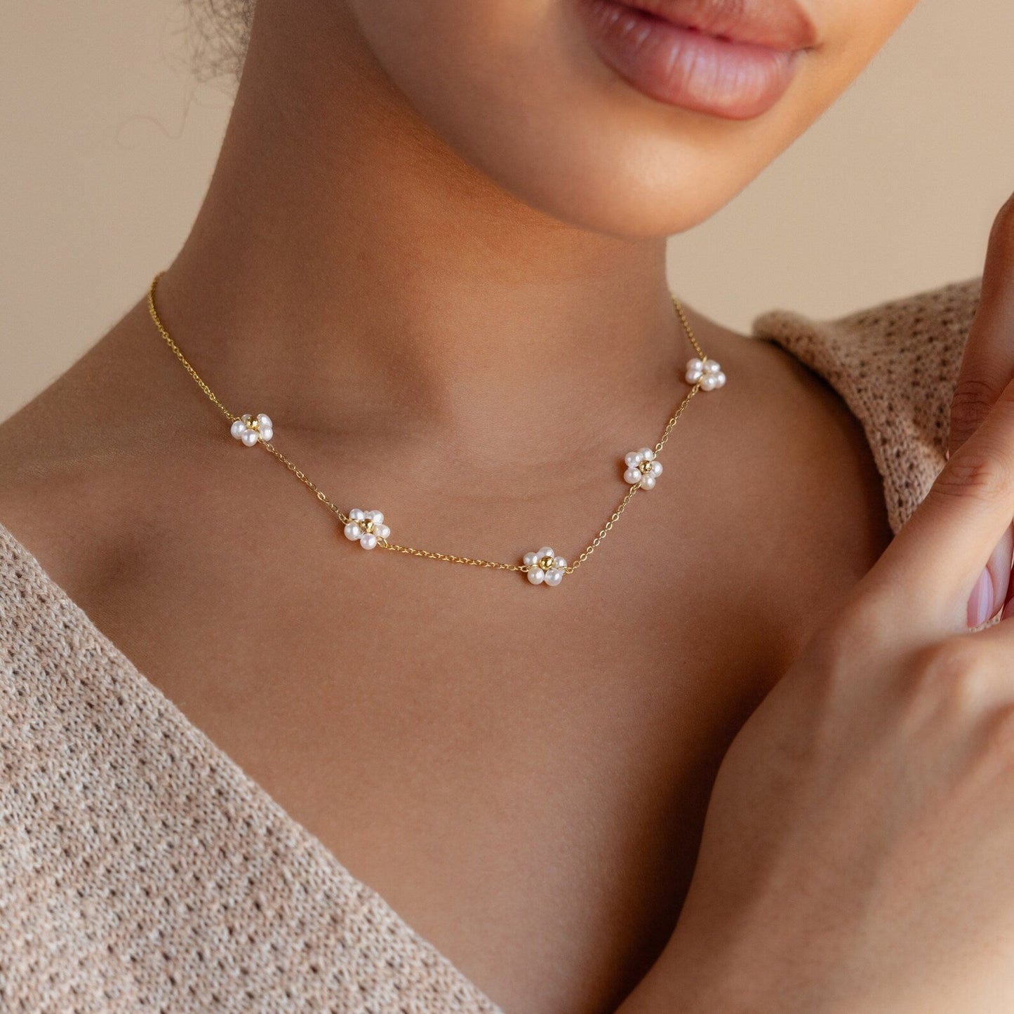 Pearl daisy necklace - pearl flowers