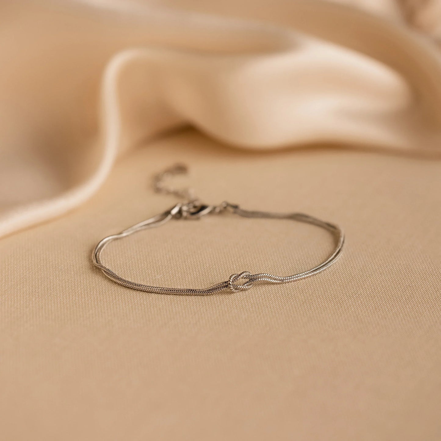 Georgia - Love knot bracelet