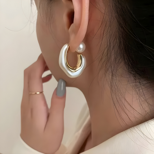 Sculptural Gold Design Curve Earrings – Celeste