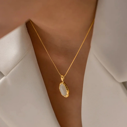 Gold Pendant Necklace – Amara