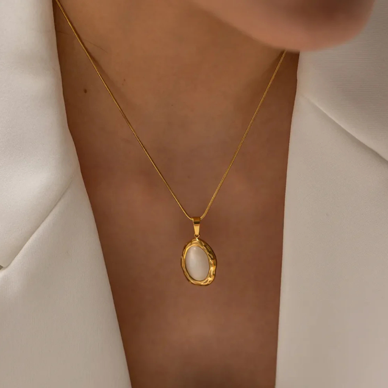 Gold Pendant Necklace – Amara