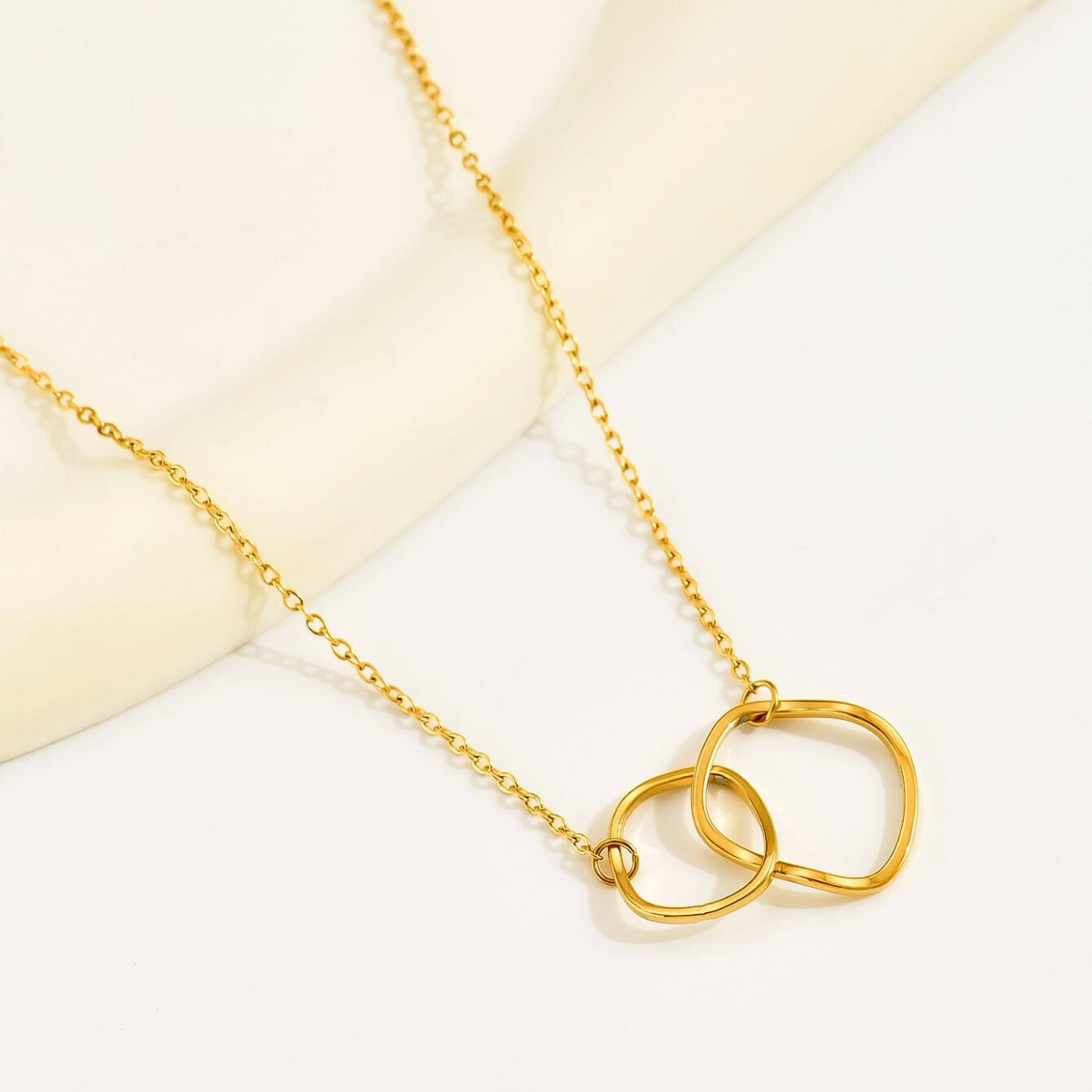 Double loop necklace - Interlocking pendant necklace