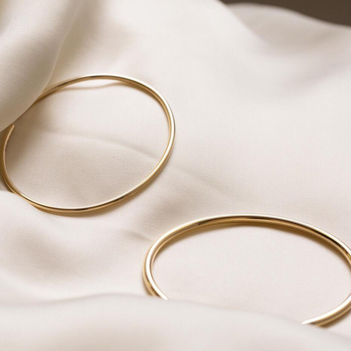 Classic bangle - slide-on gold bracelet